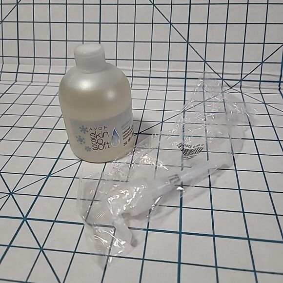 Avon Skin So Soft Winter Soft Hand Wash NIP NOS + Pump 8.4 FL Oz - Picture 6 of 7